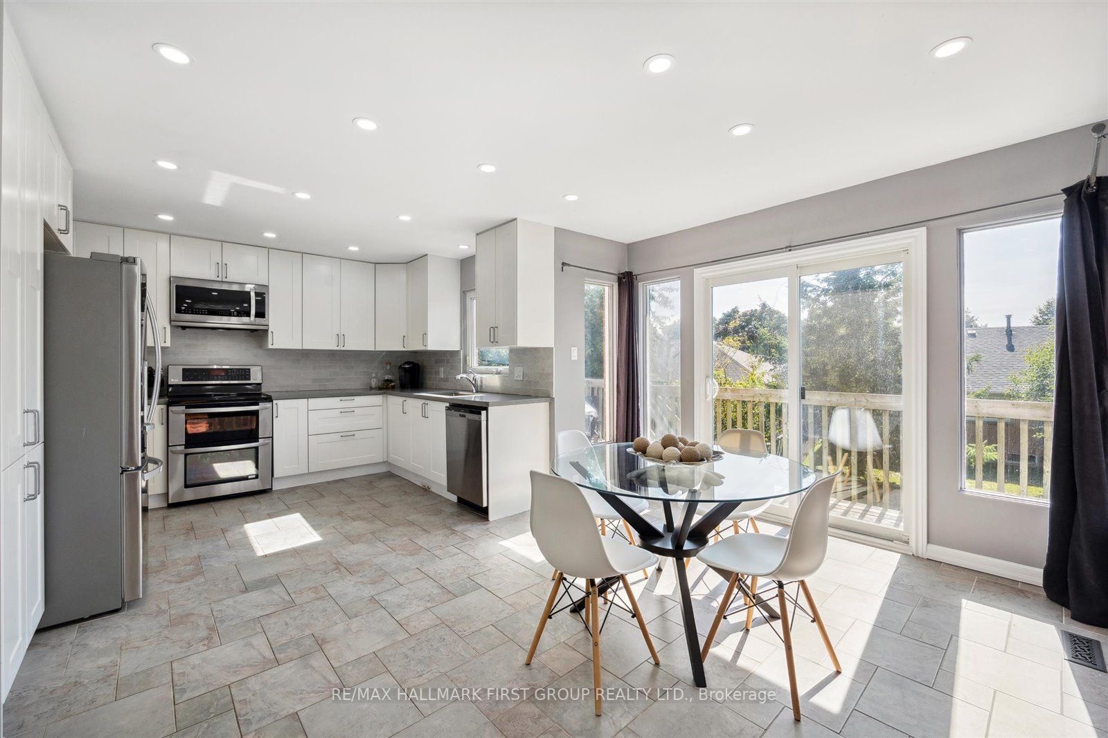 76 Farrow Cres