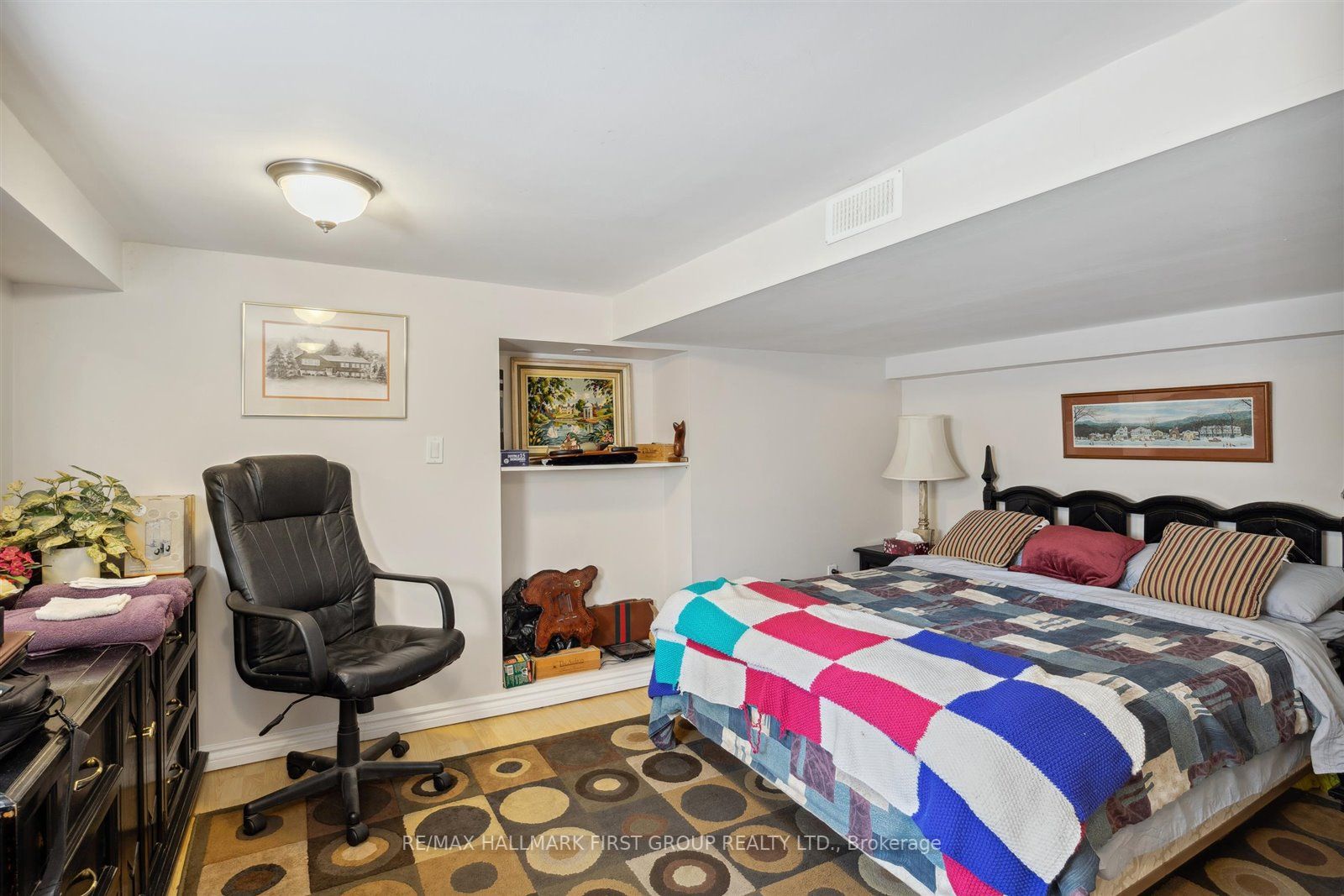 76 Farrow Cres