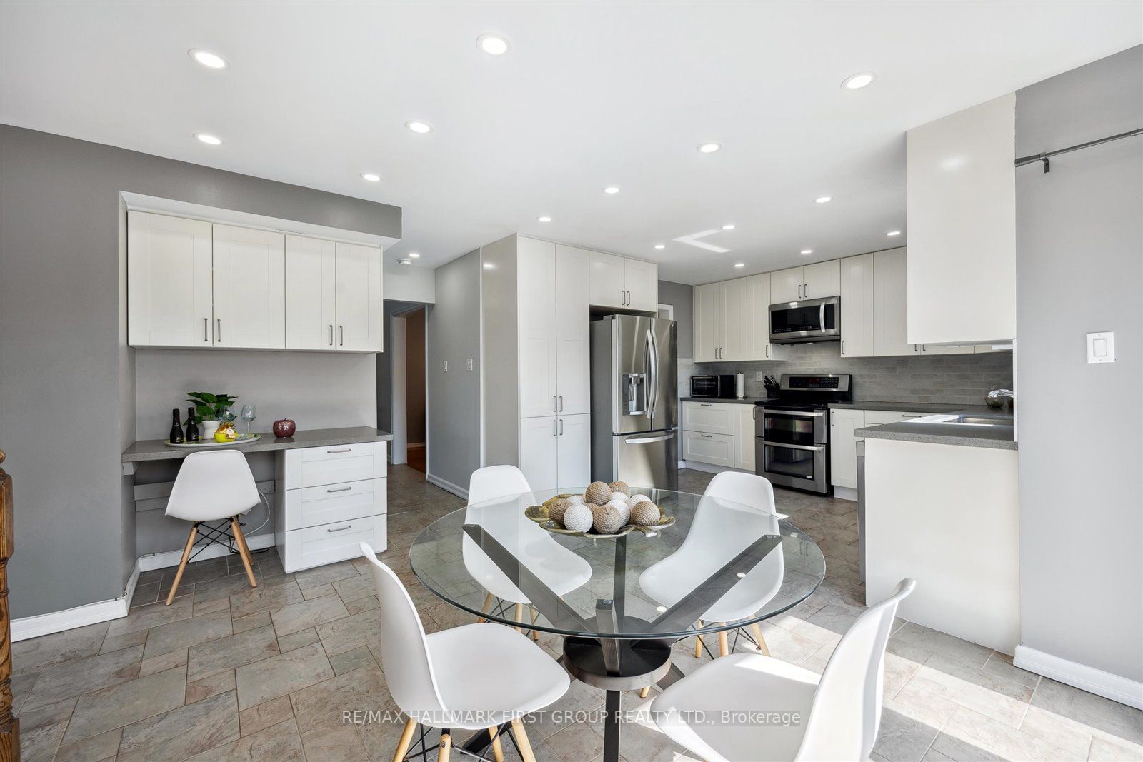 76 Farrow Cres