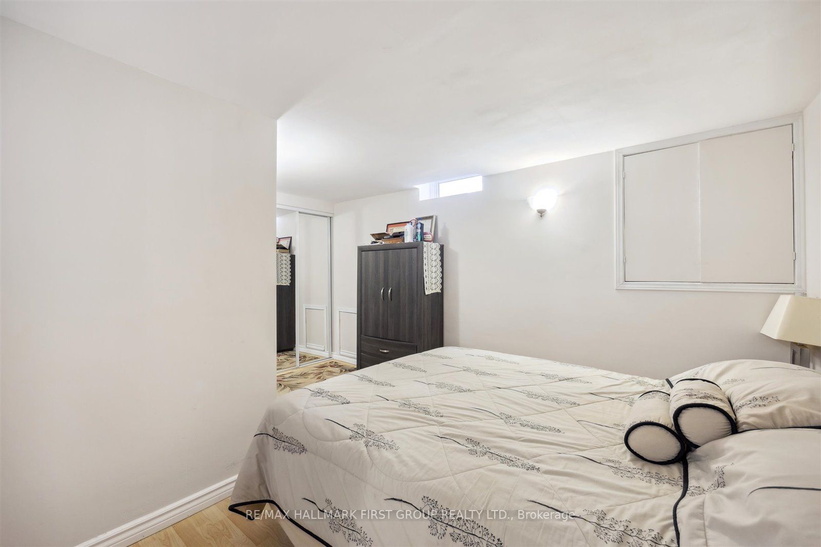 76 Farrow Cres