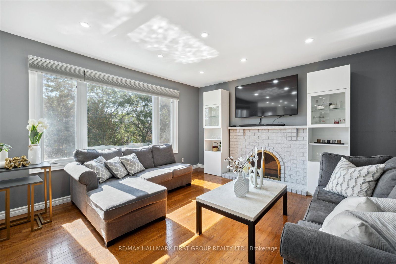 76 Farrow Cres