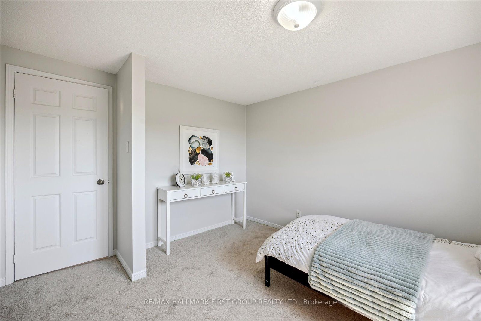 76 Farrow Cres