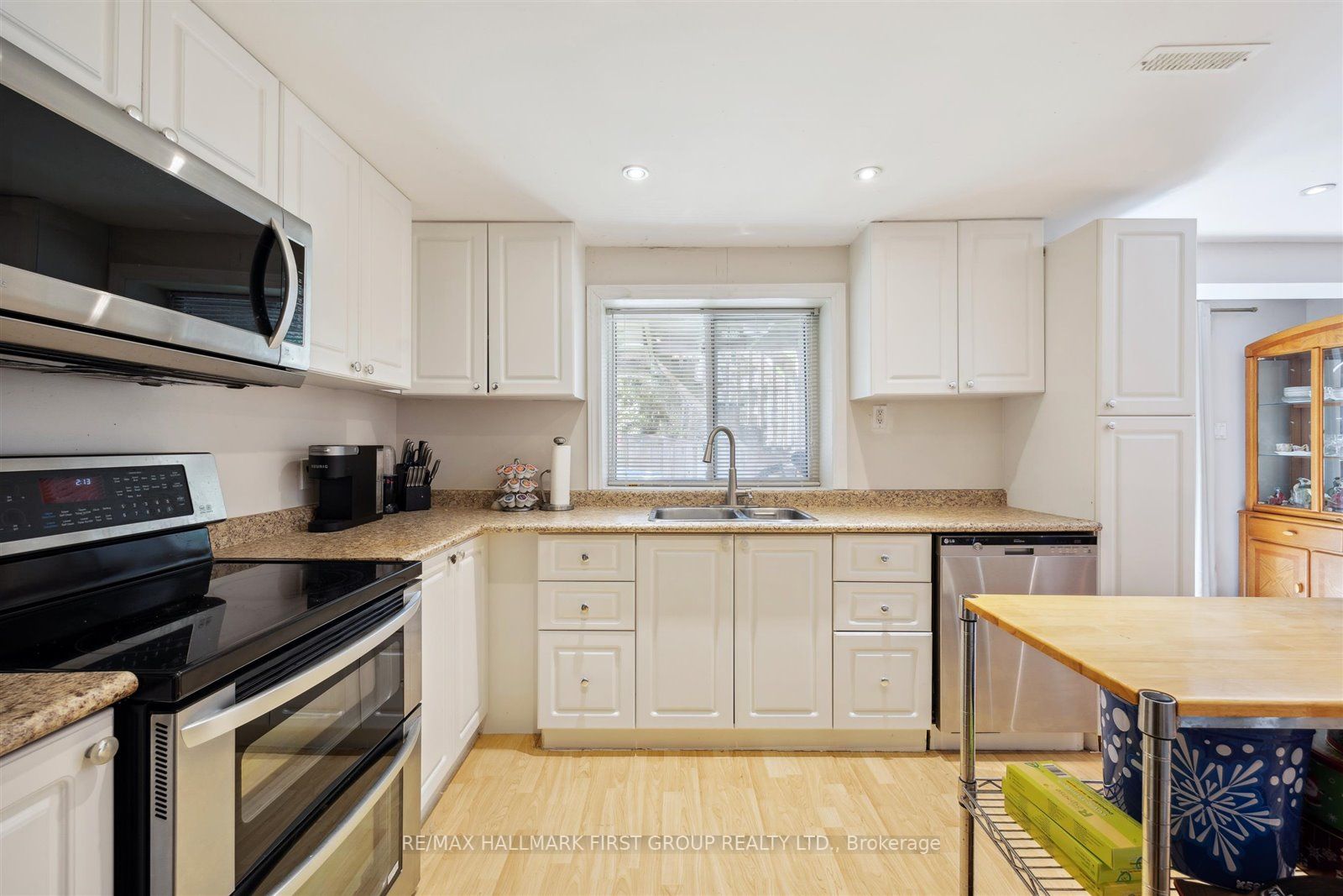 76 Farrow Cres