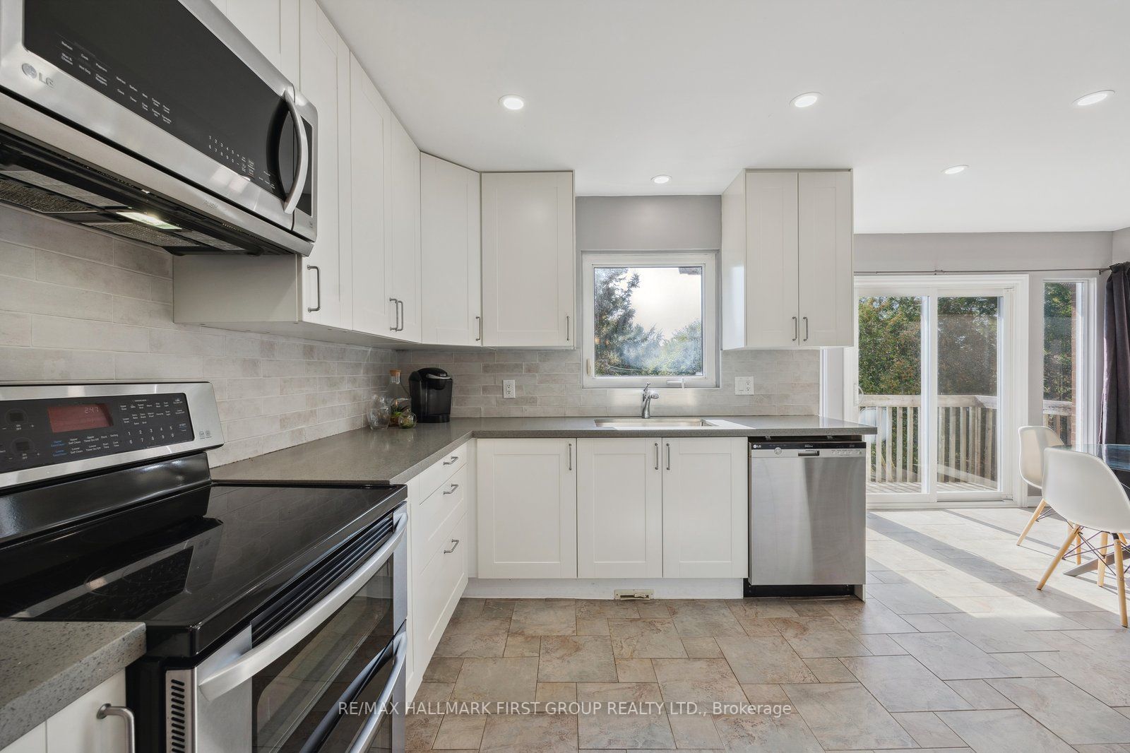 76 Farrow Cres