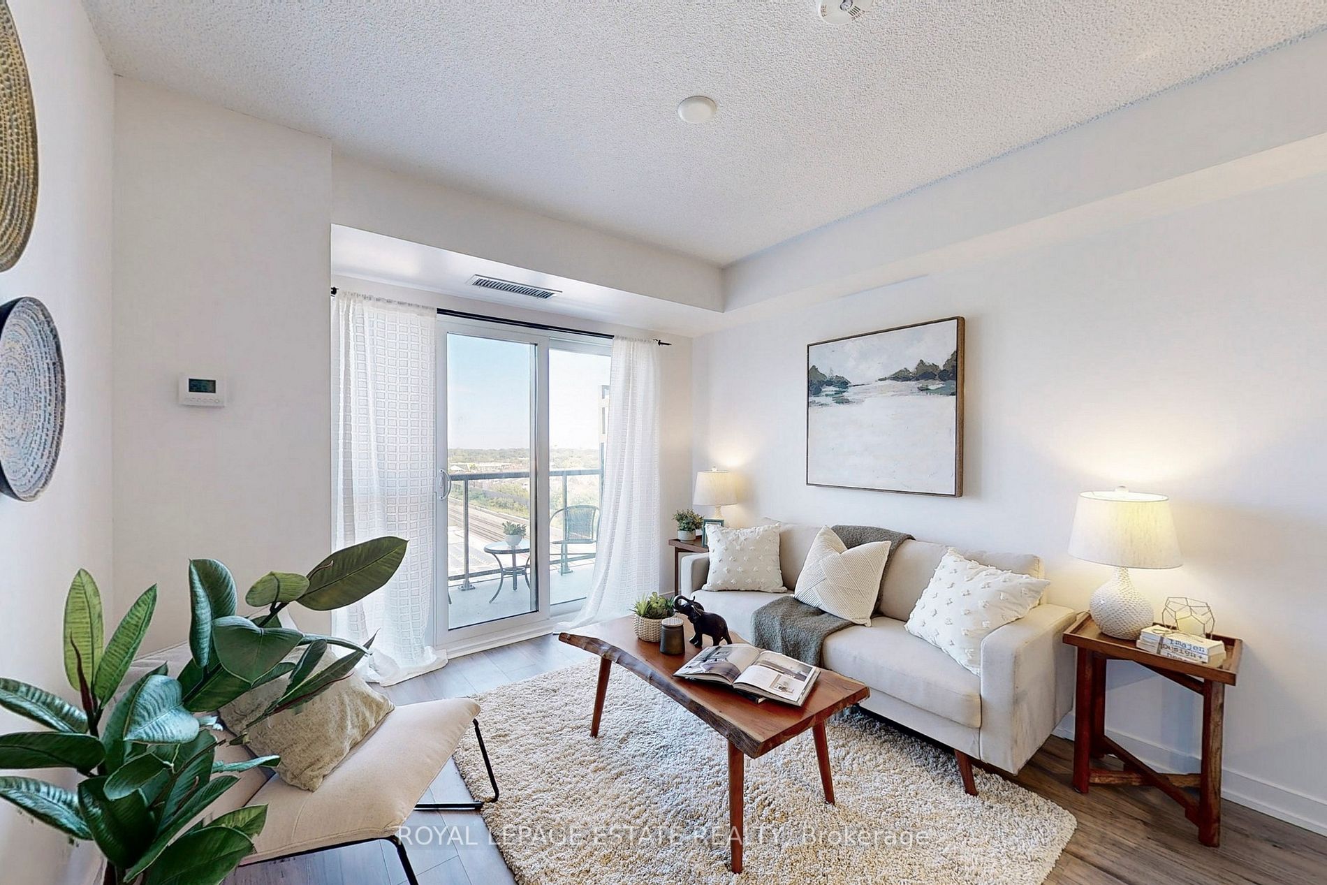 8 Trent Ave, #1112