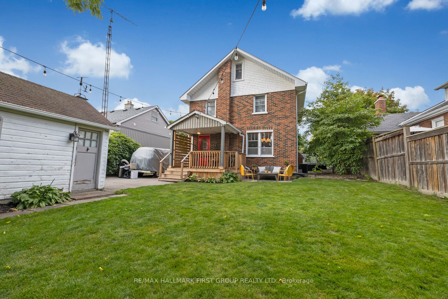 463 Athol Street E