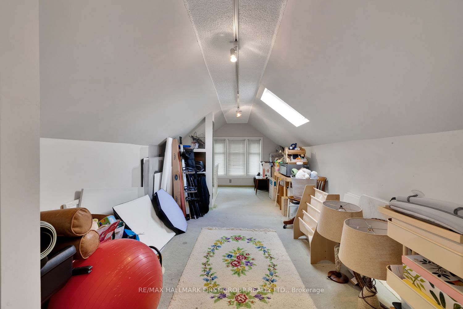 463 Athol Street E