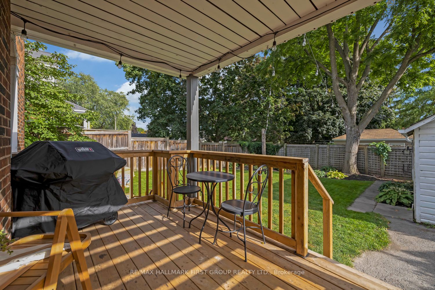 463 Athol Street E