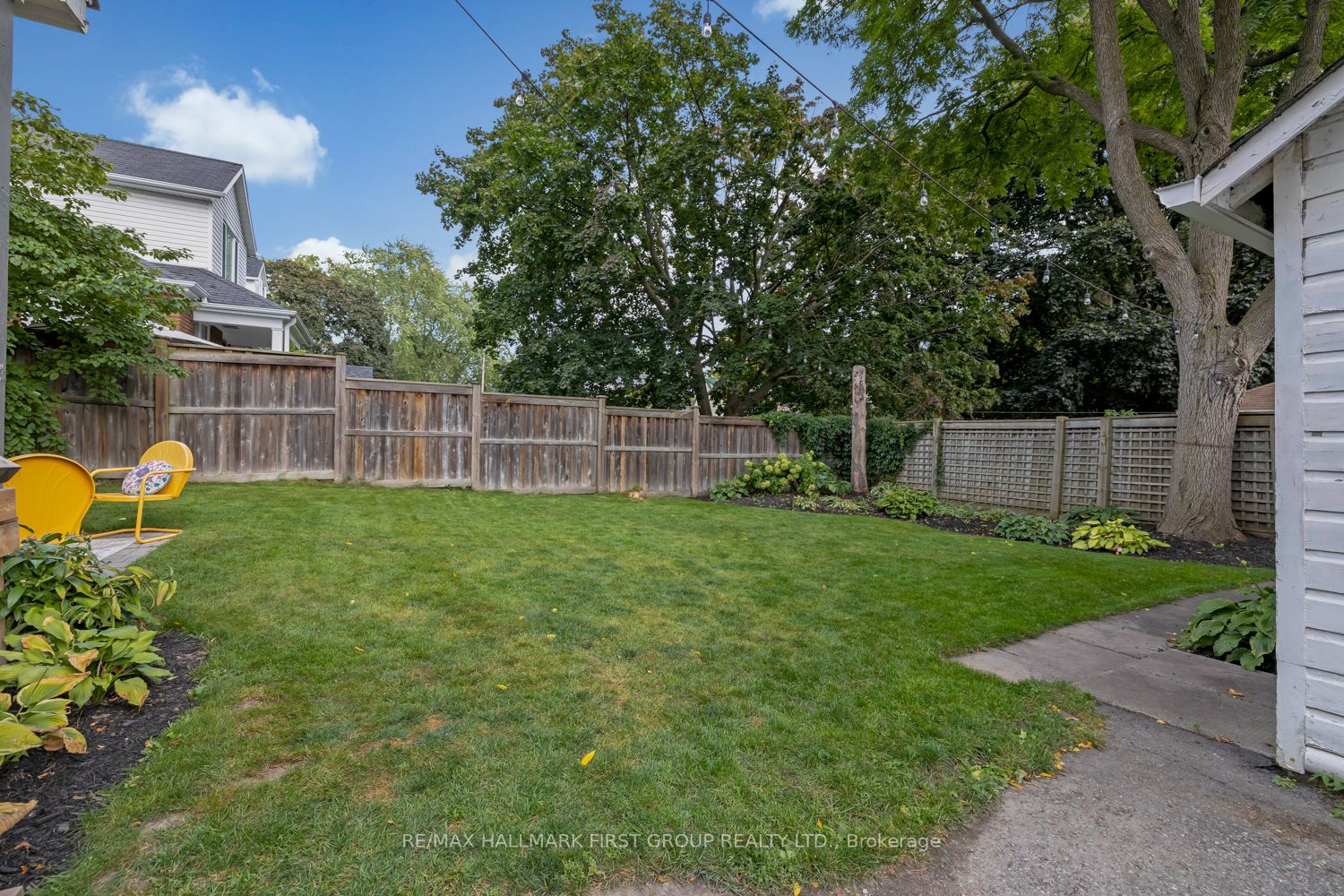 463 Athol Street E