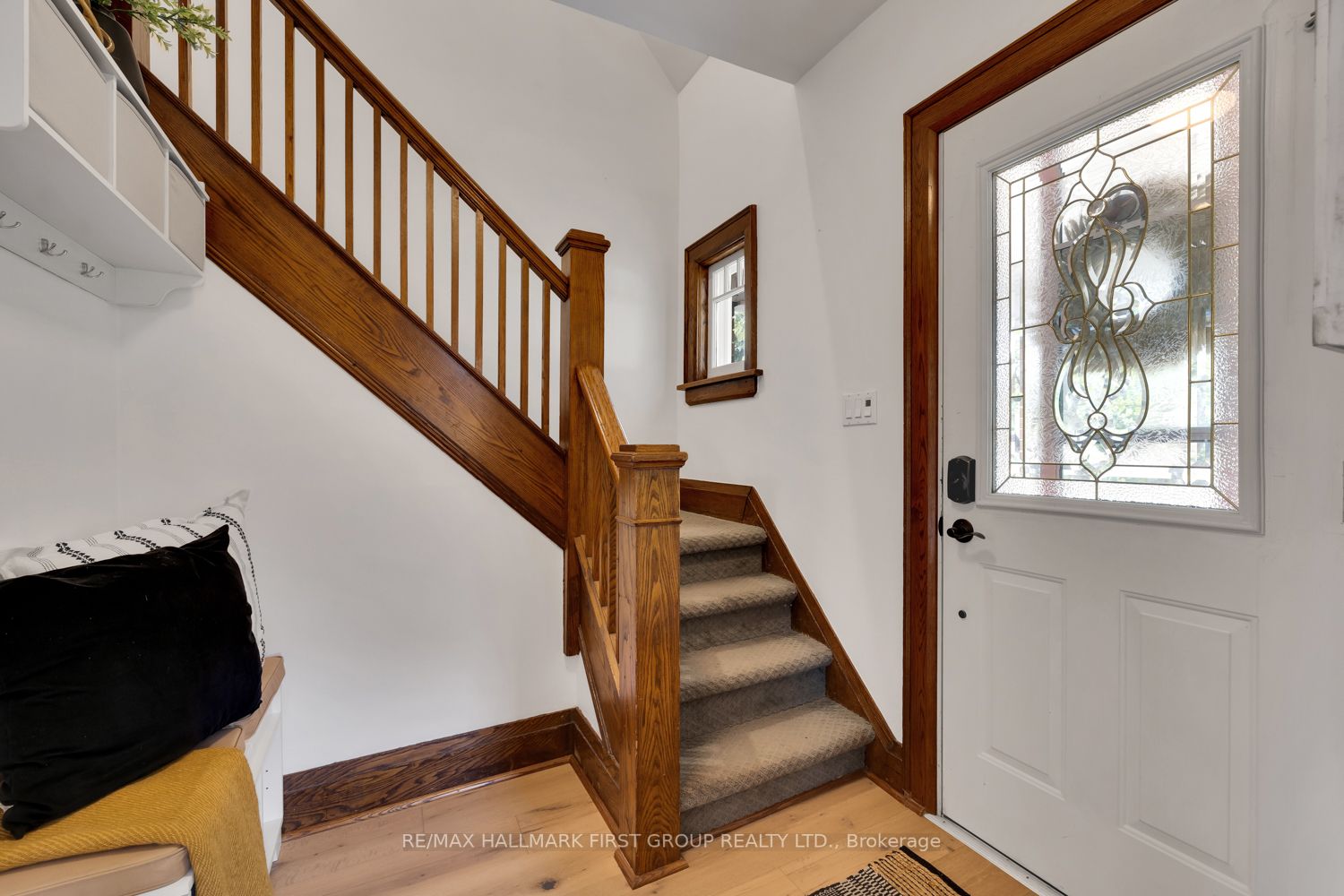 463 Athol Street E