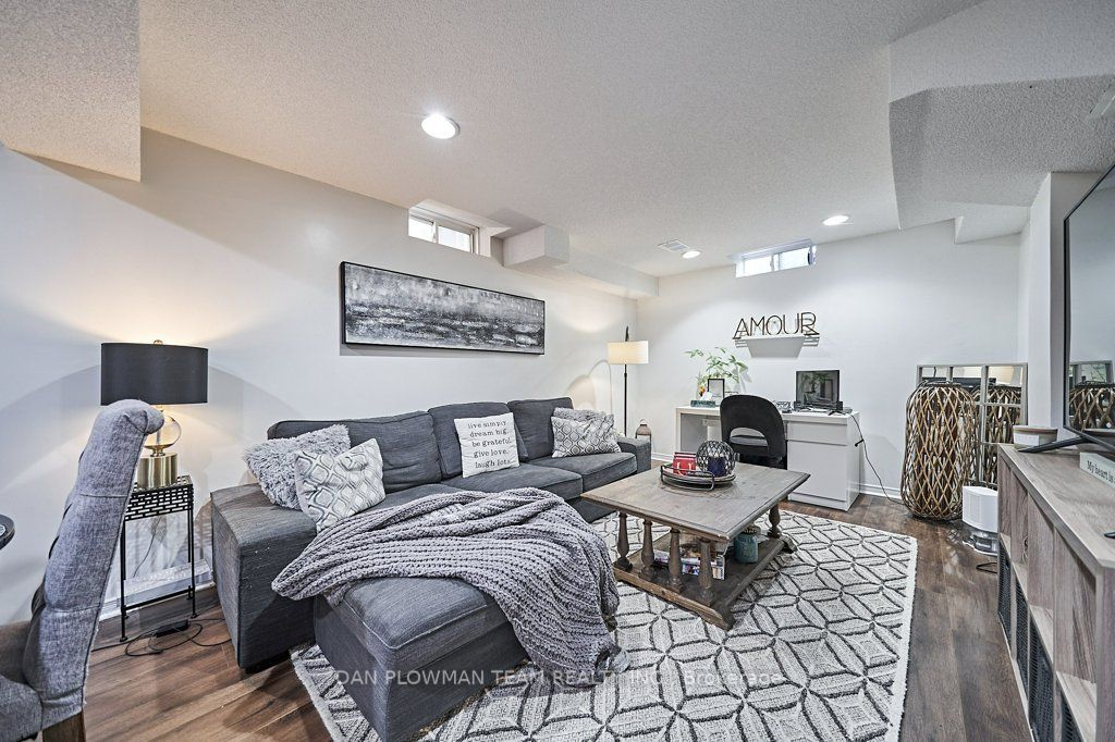52 Wessex Dr
