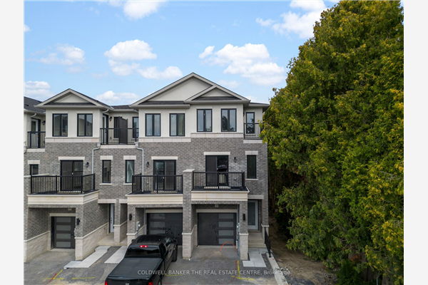 2 Gerry Henry Lane, Clarington