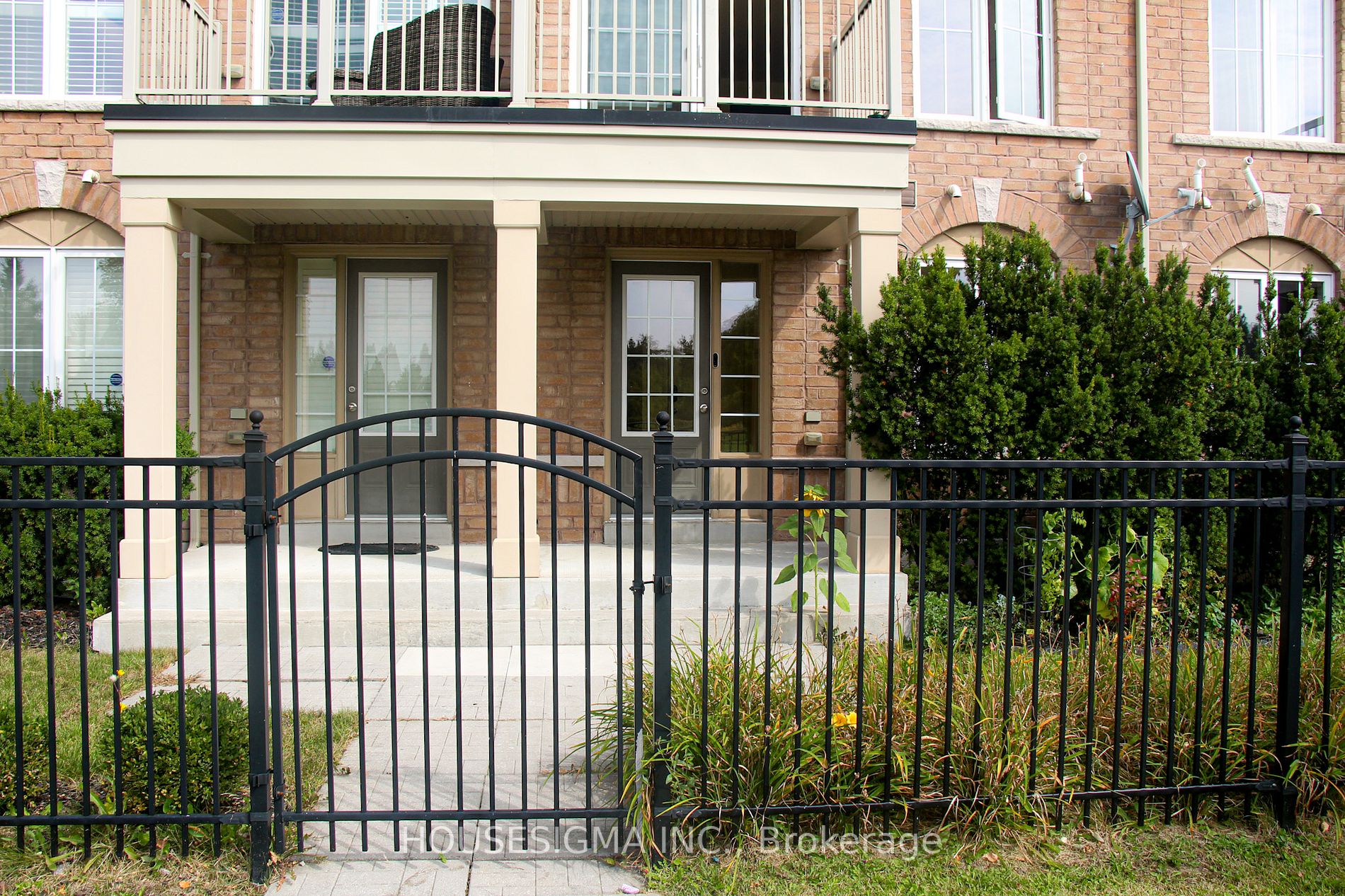 10 Burtonbury Lane