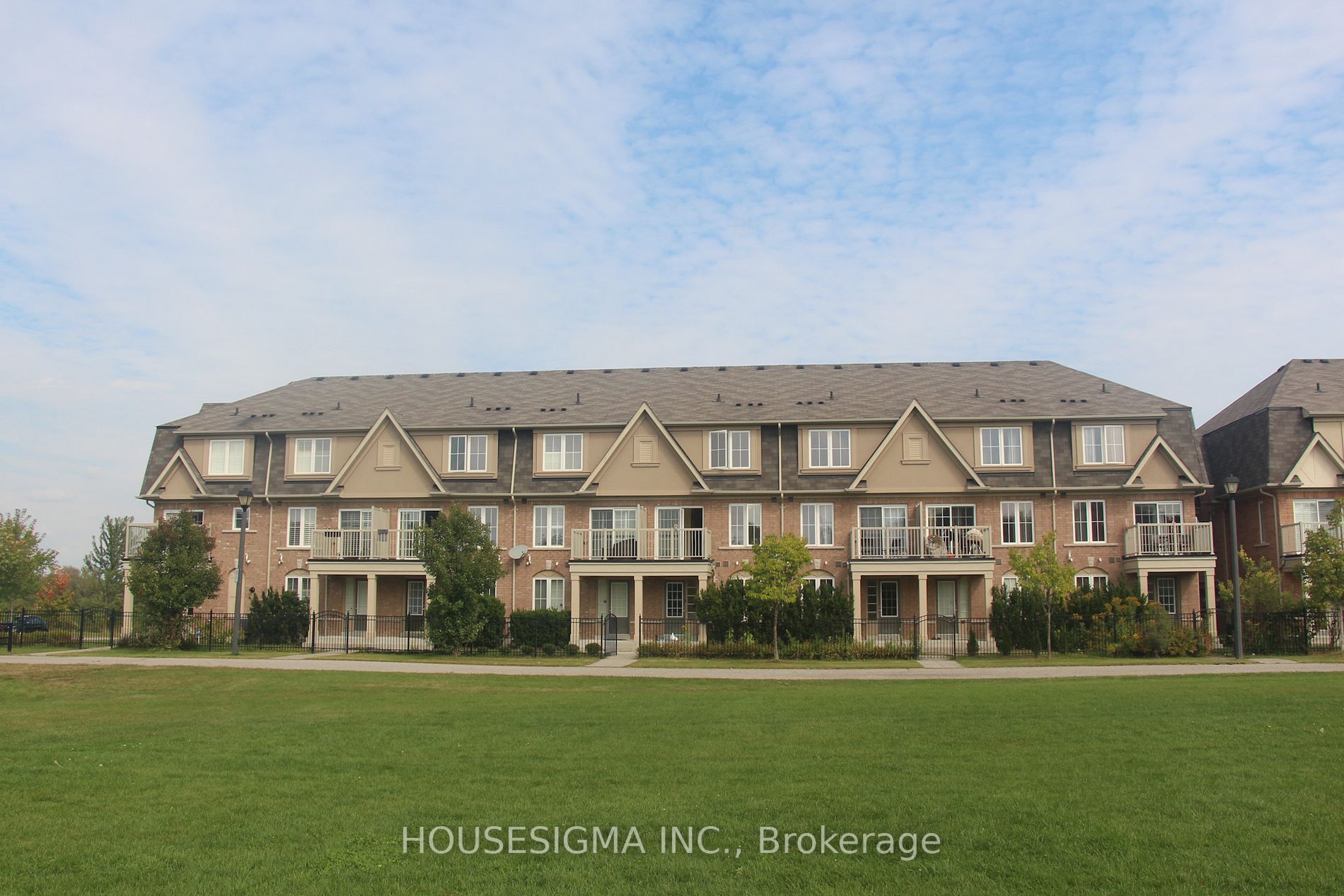 10 Burtonbury Lane