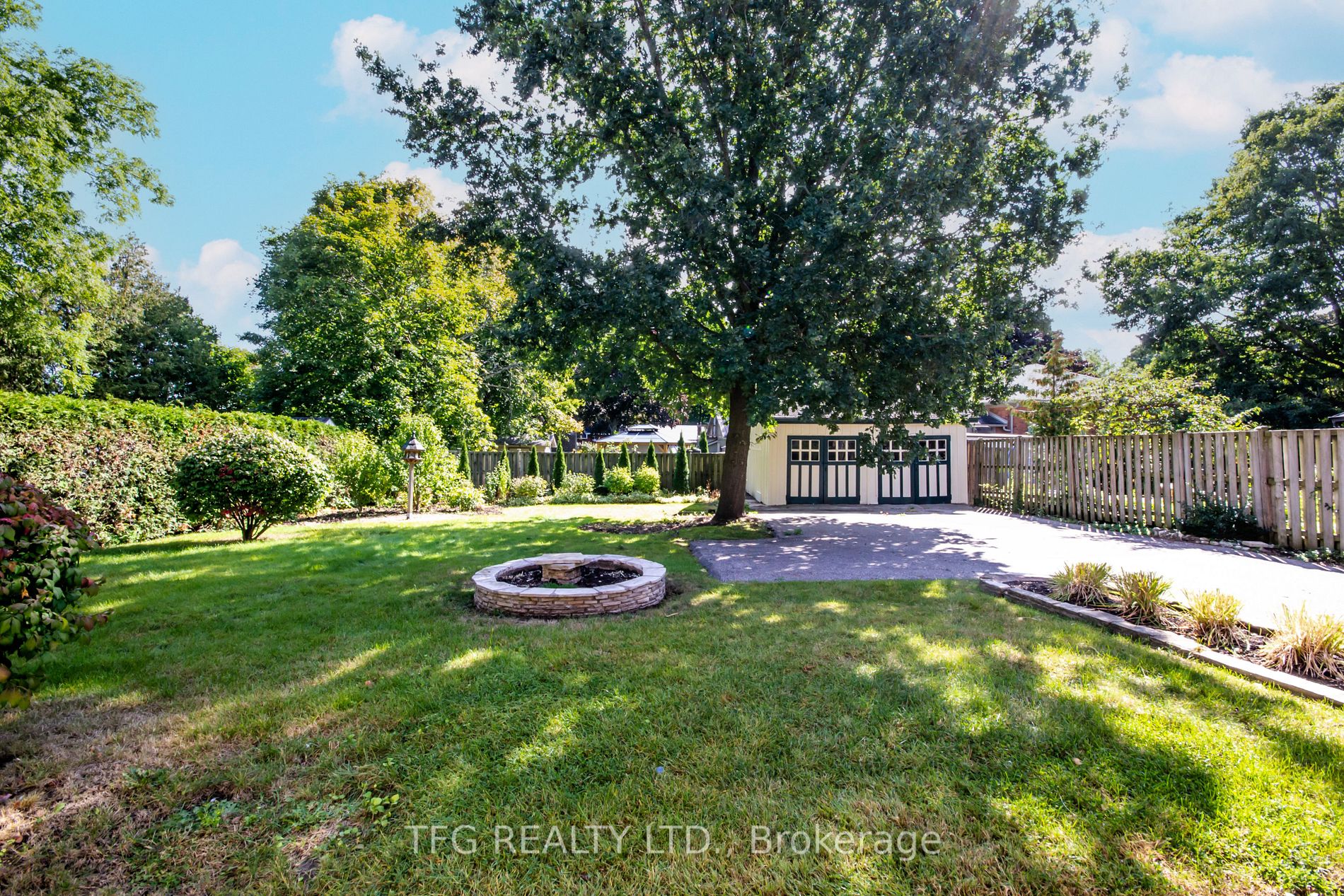 21 Elgin St