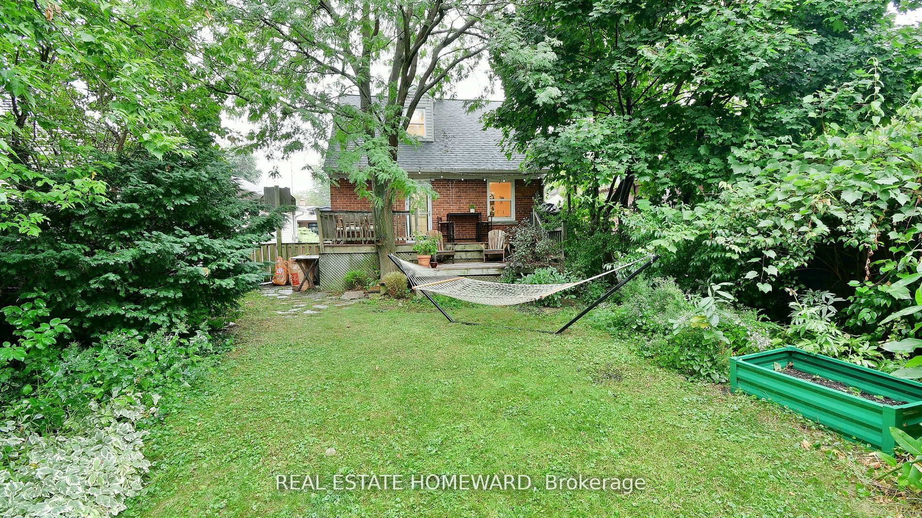27 Sharpe St