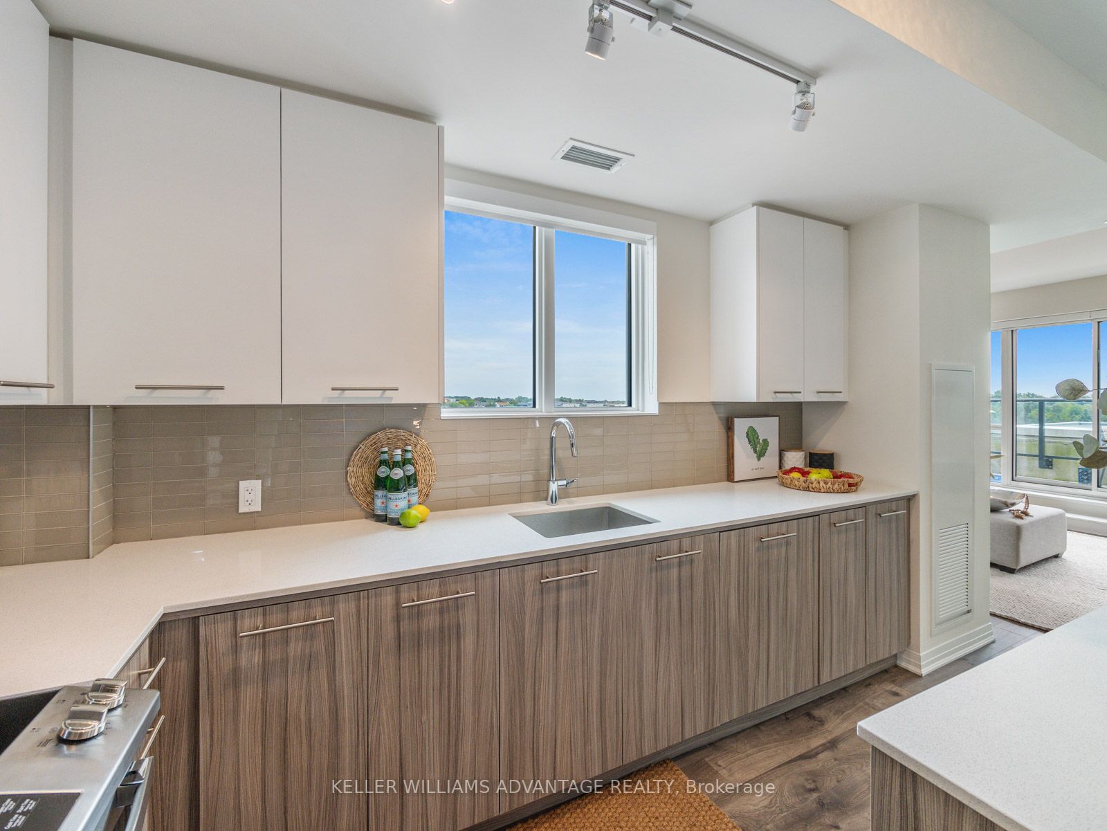 1630 Queen St E, #503