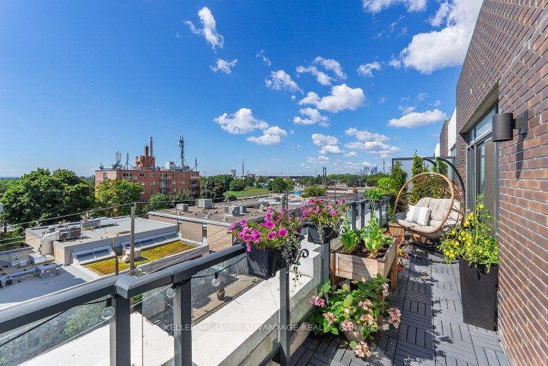 1630 Queen St E, #503