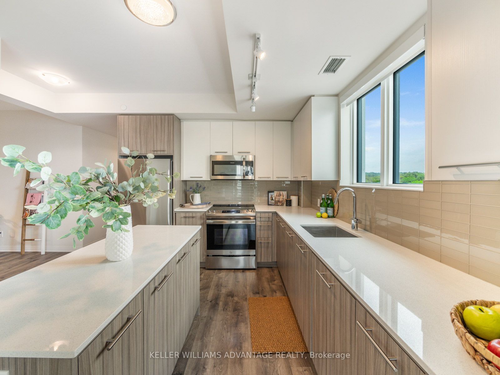 1630 Queen St E, #503