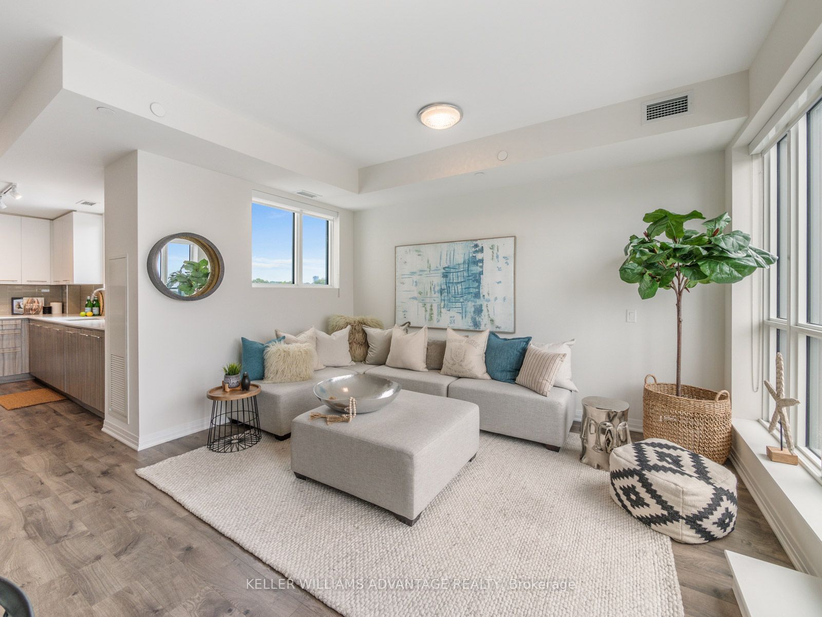 1630 Queen St E, #503