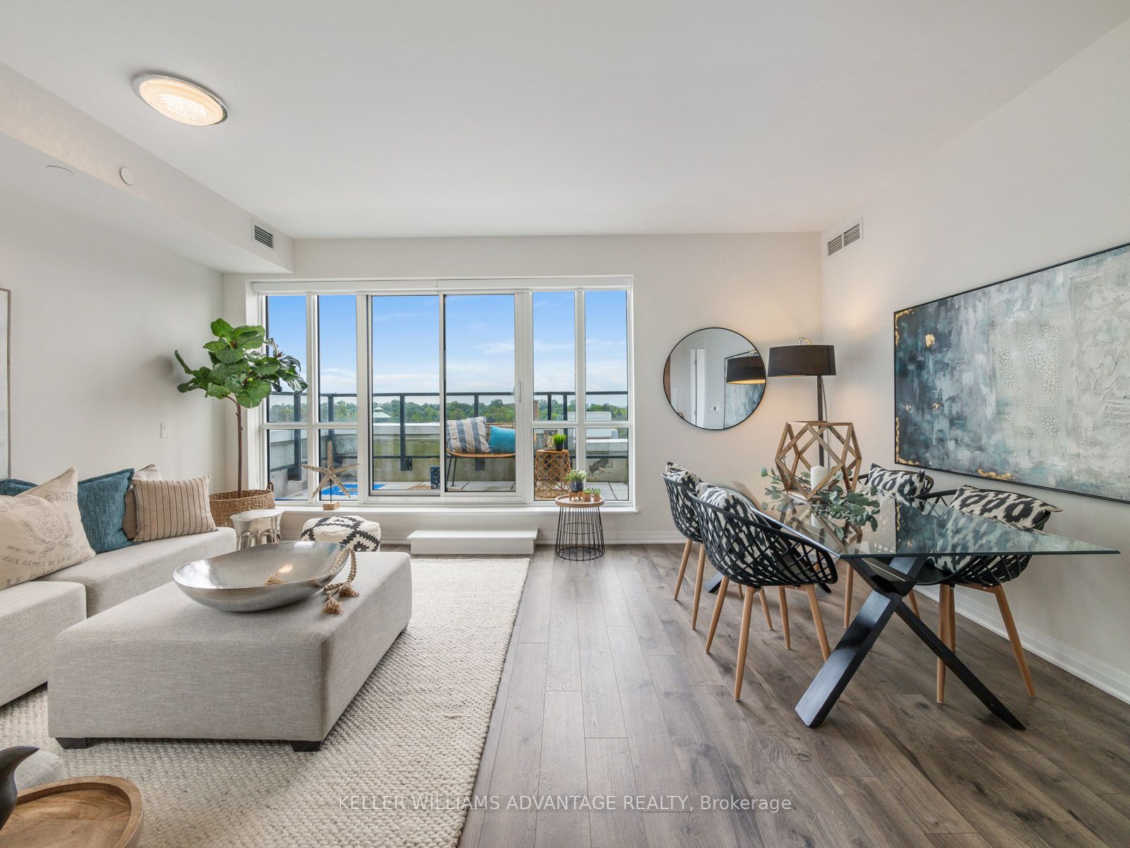 1630 Queen St E, #503