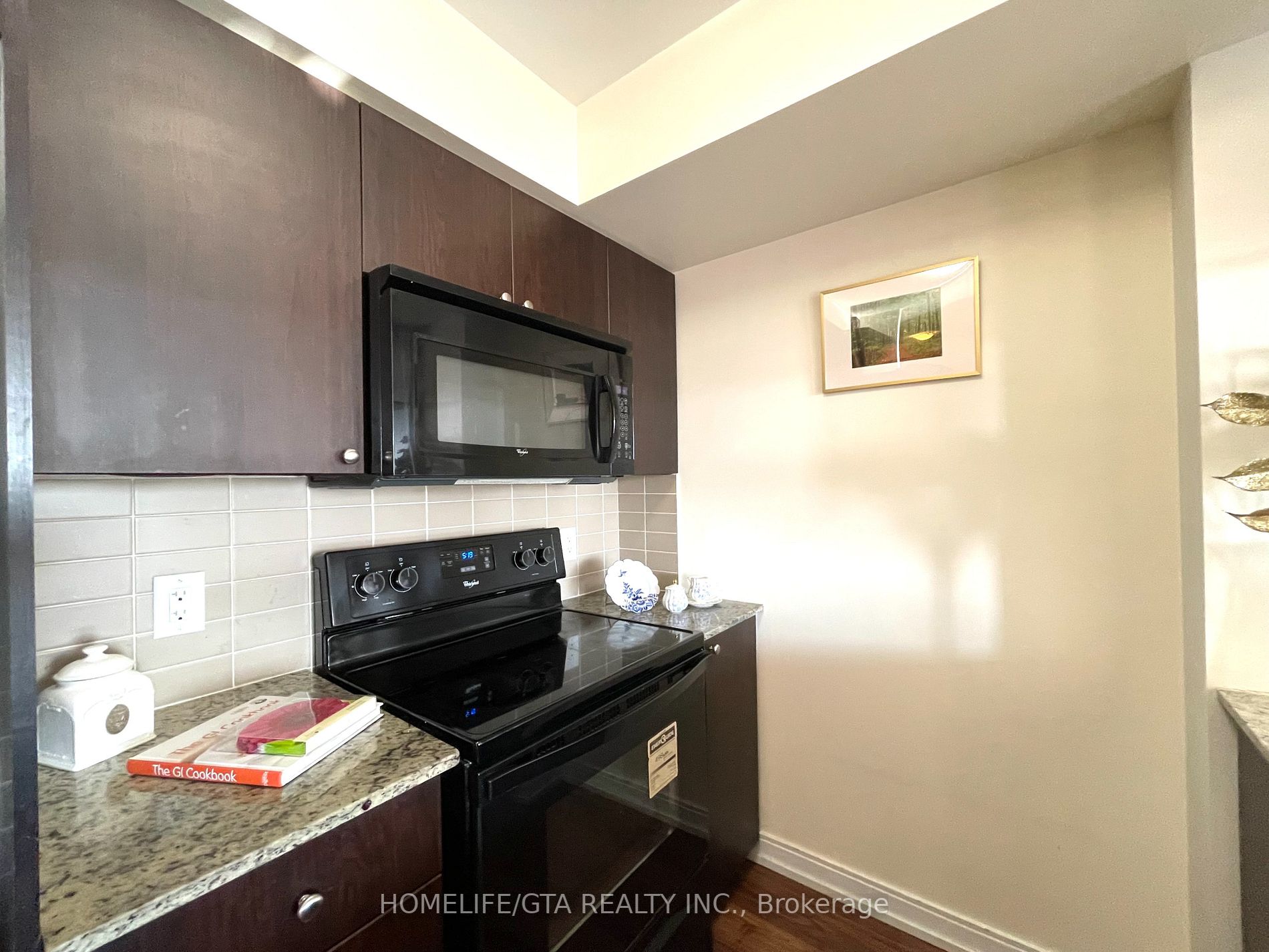 151 Village Green Sq, #905