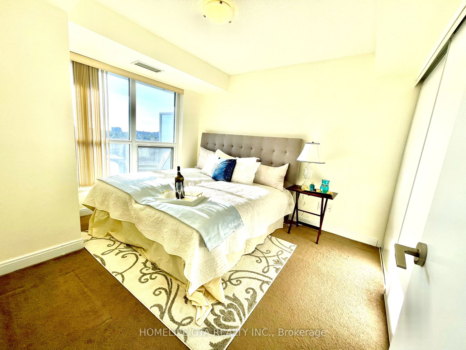 151 Village Green Sq, #905