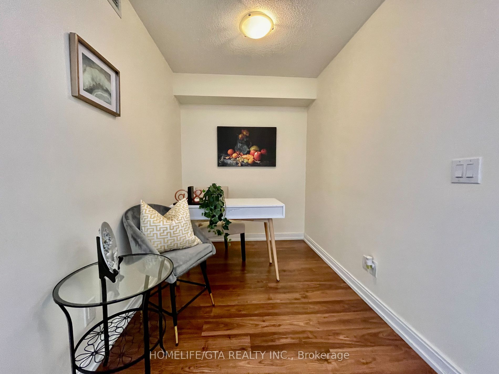151 Village Green Sq, #905
