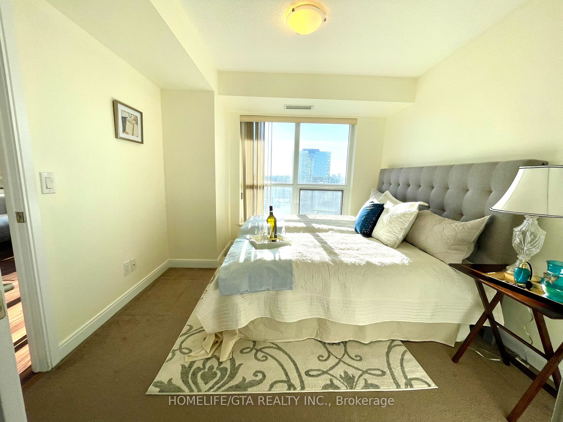 151 Village Green Sq, #905