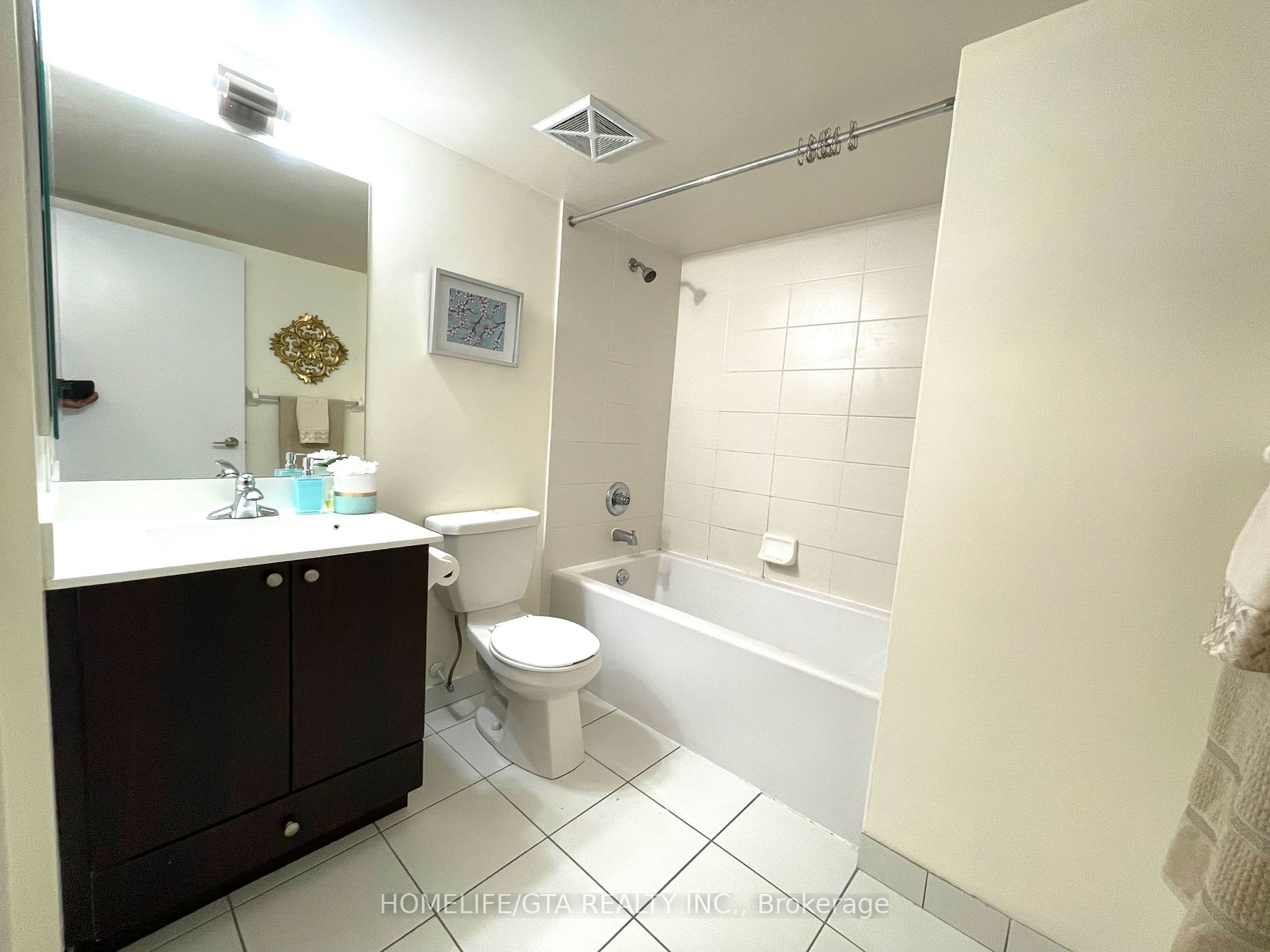 151 Village Green Sq, #905