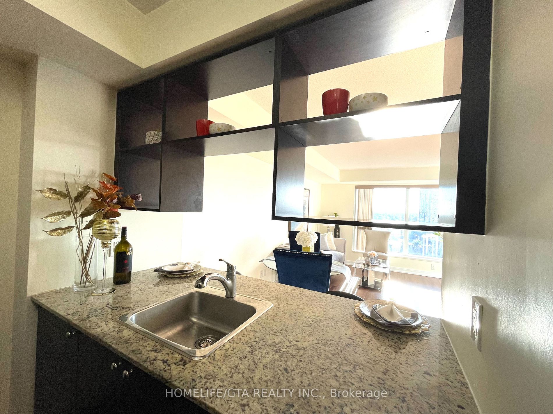 151 Village Green Sq, #905