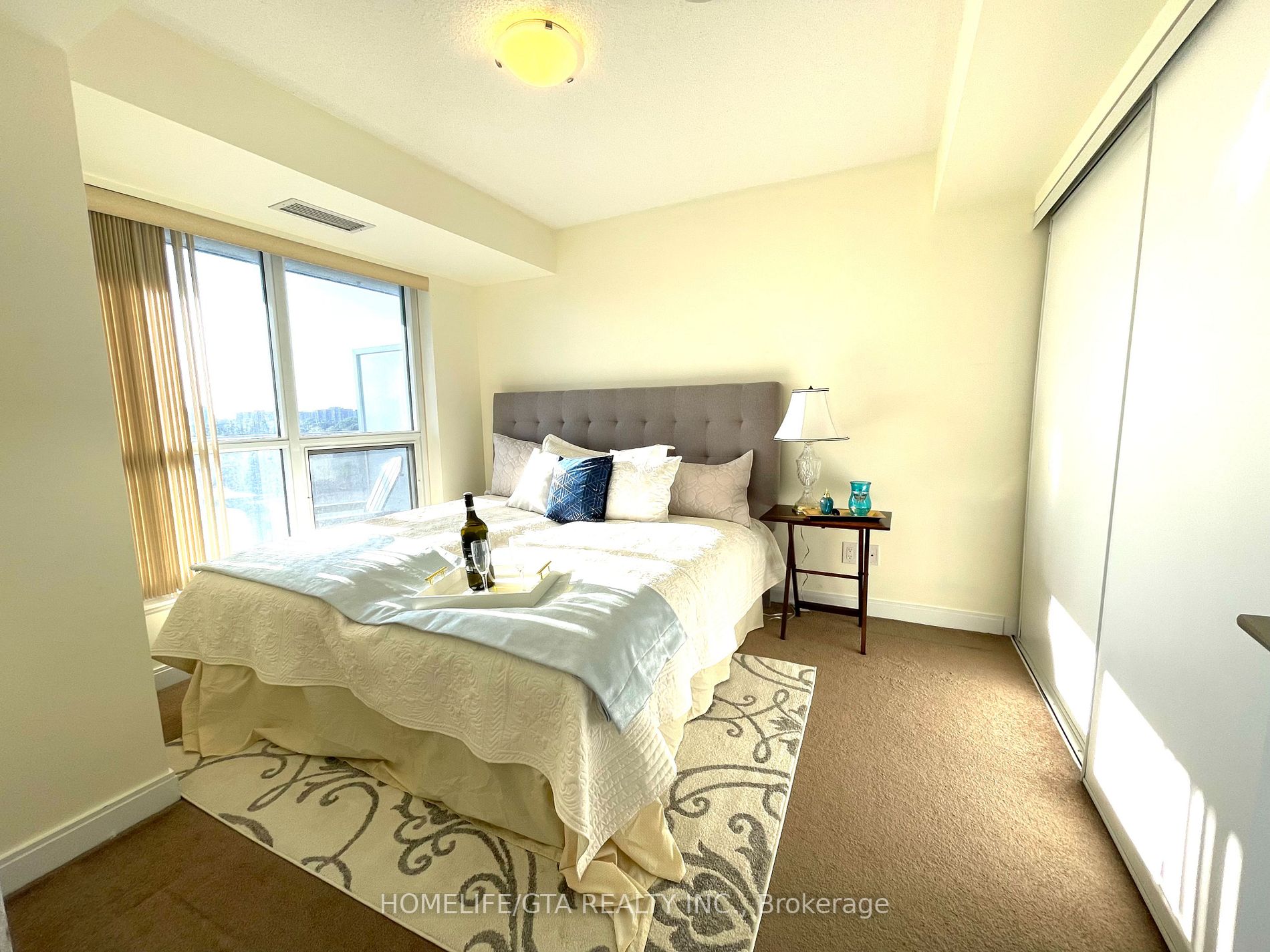 151 Village Green Sq, #905