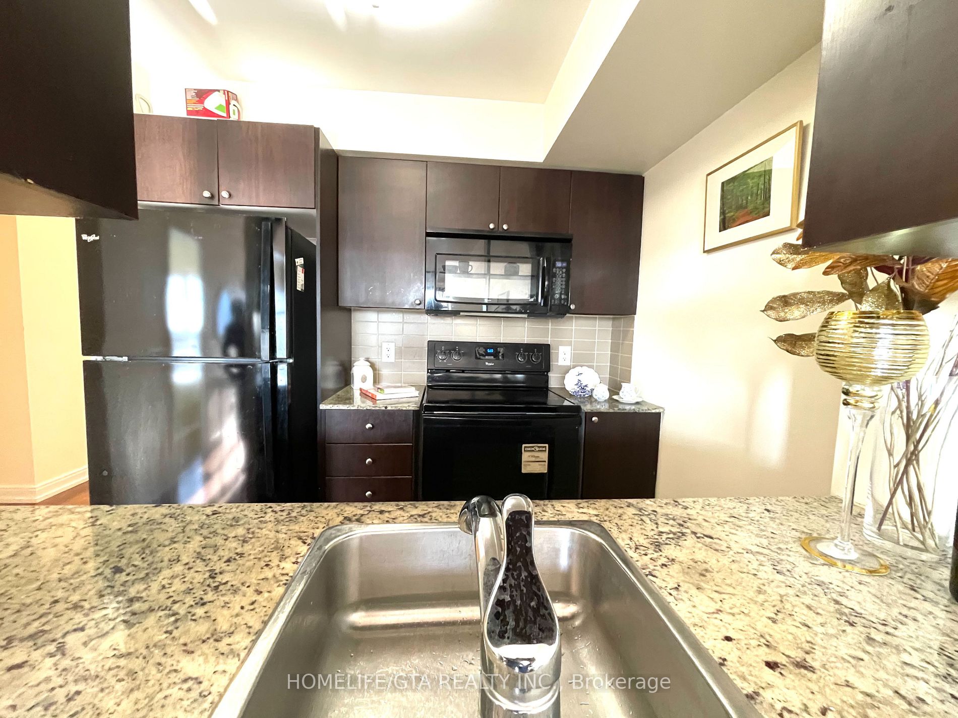 151 Village Green Sq, #905