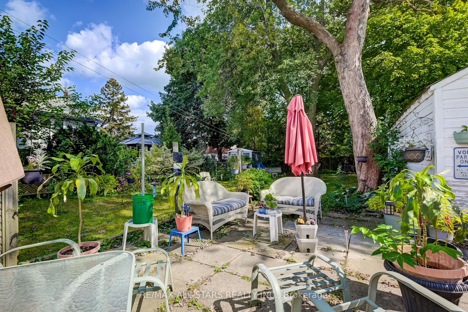 41 Adanac Dr
