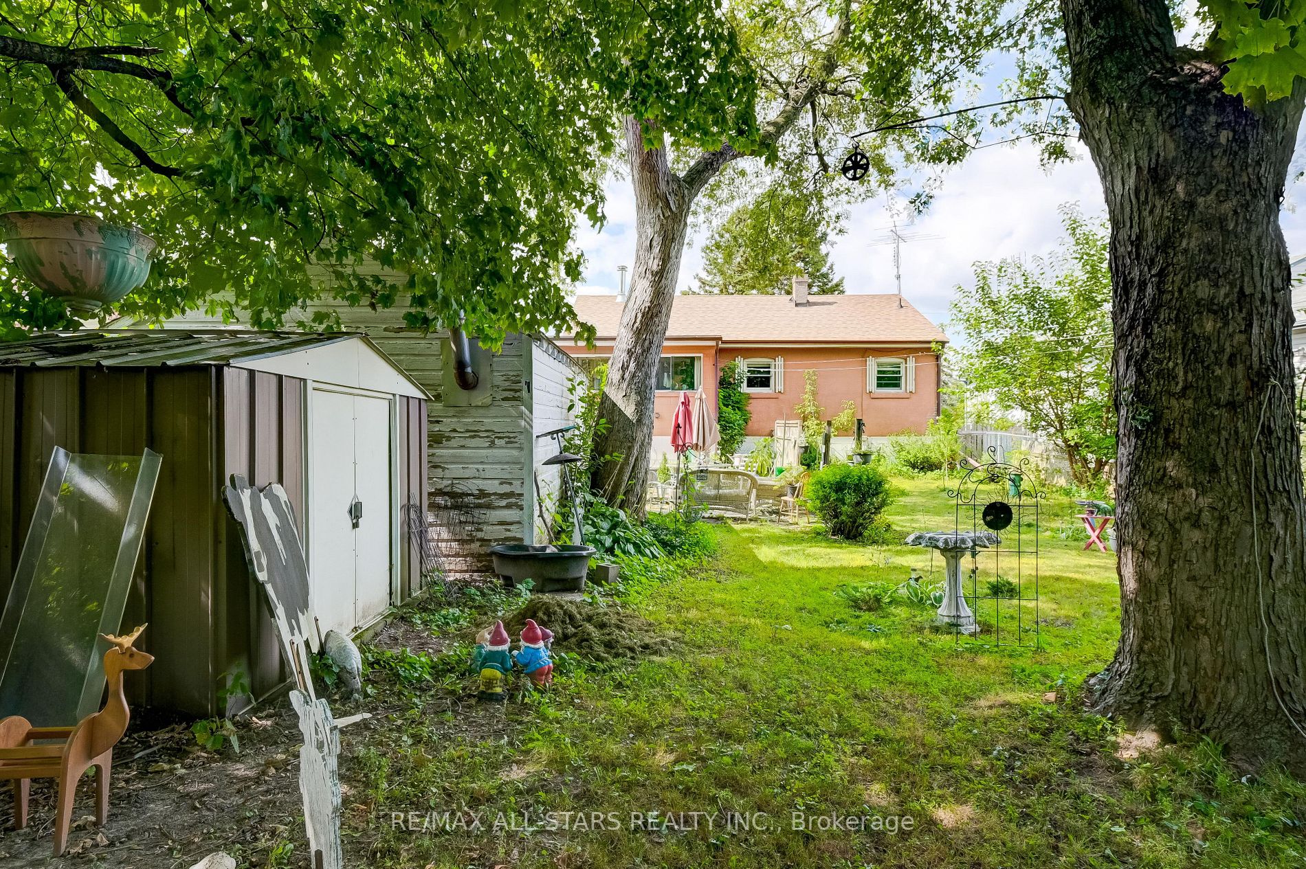 41 Adanac Dr
