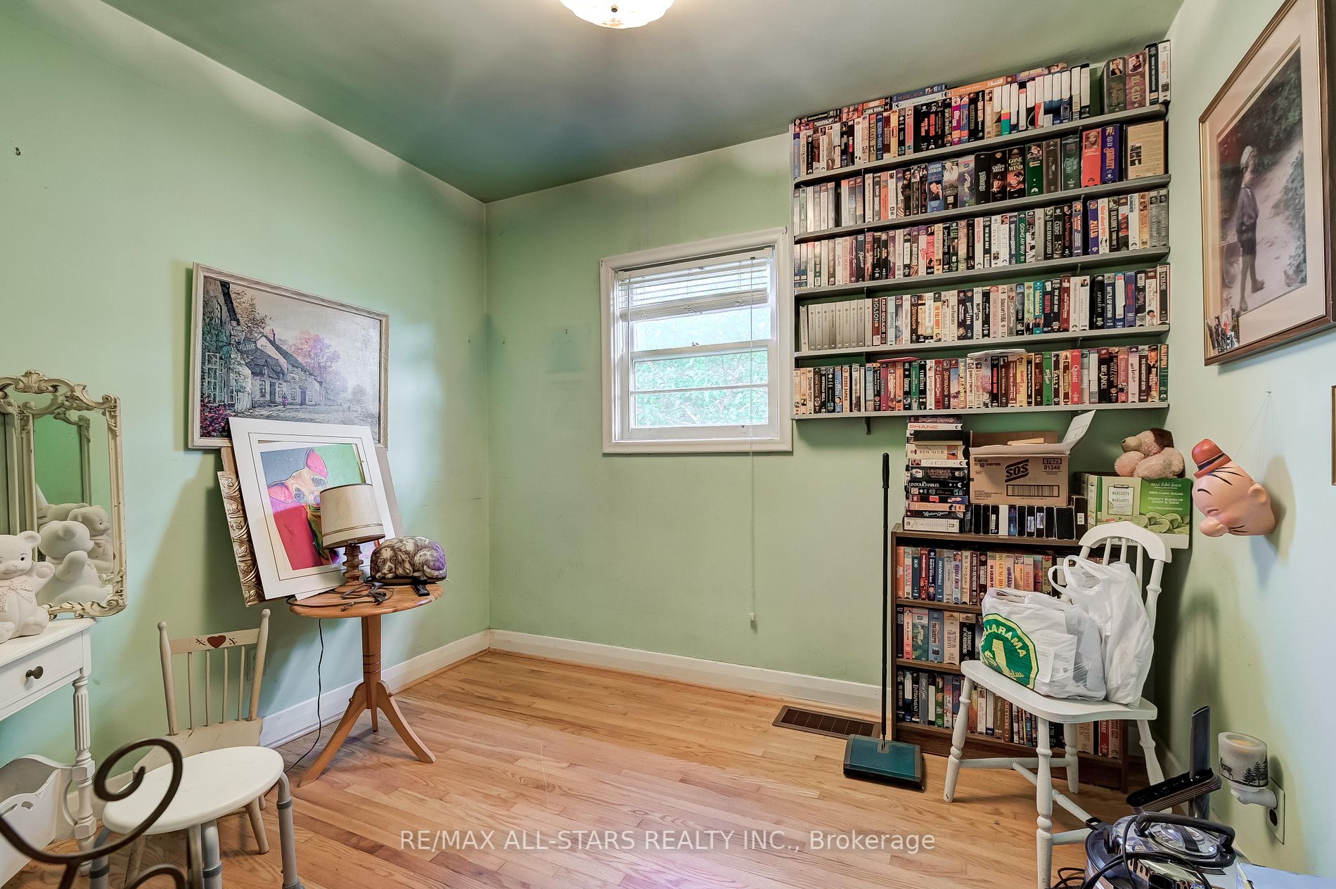 41 Adanac Dr