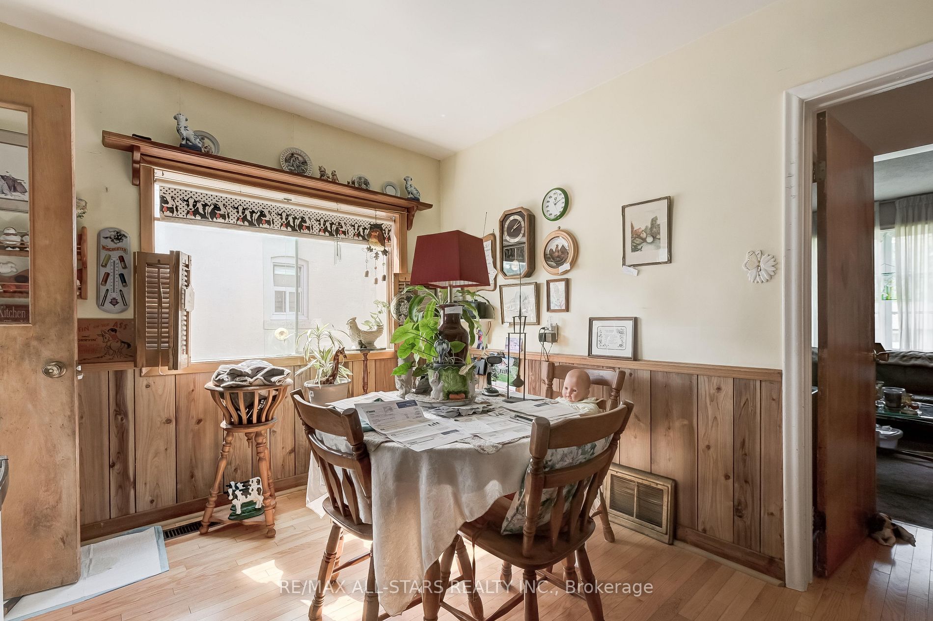 41 Adanac Dr