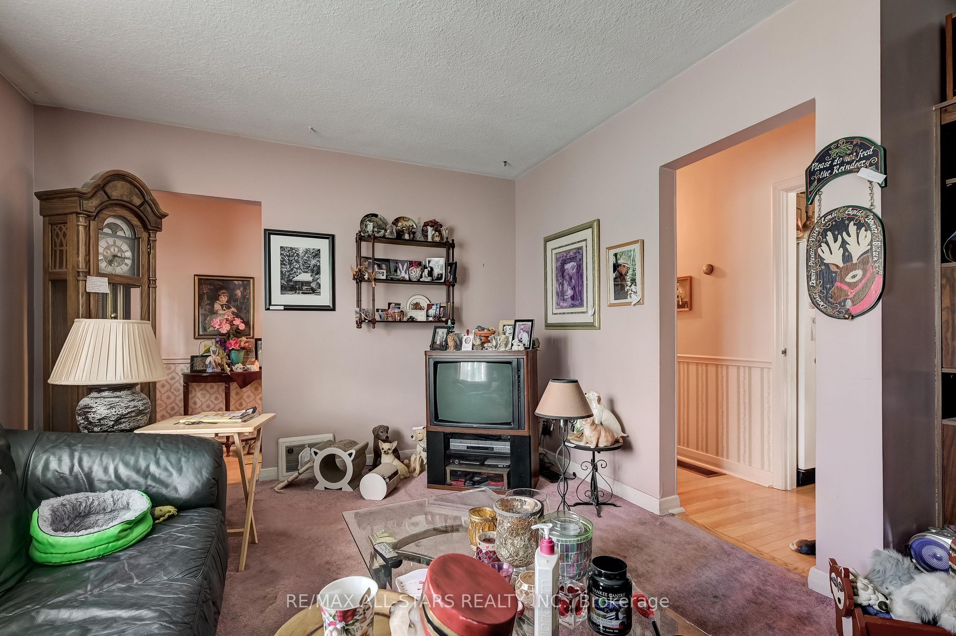 41 Adanac Dr