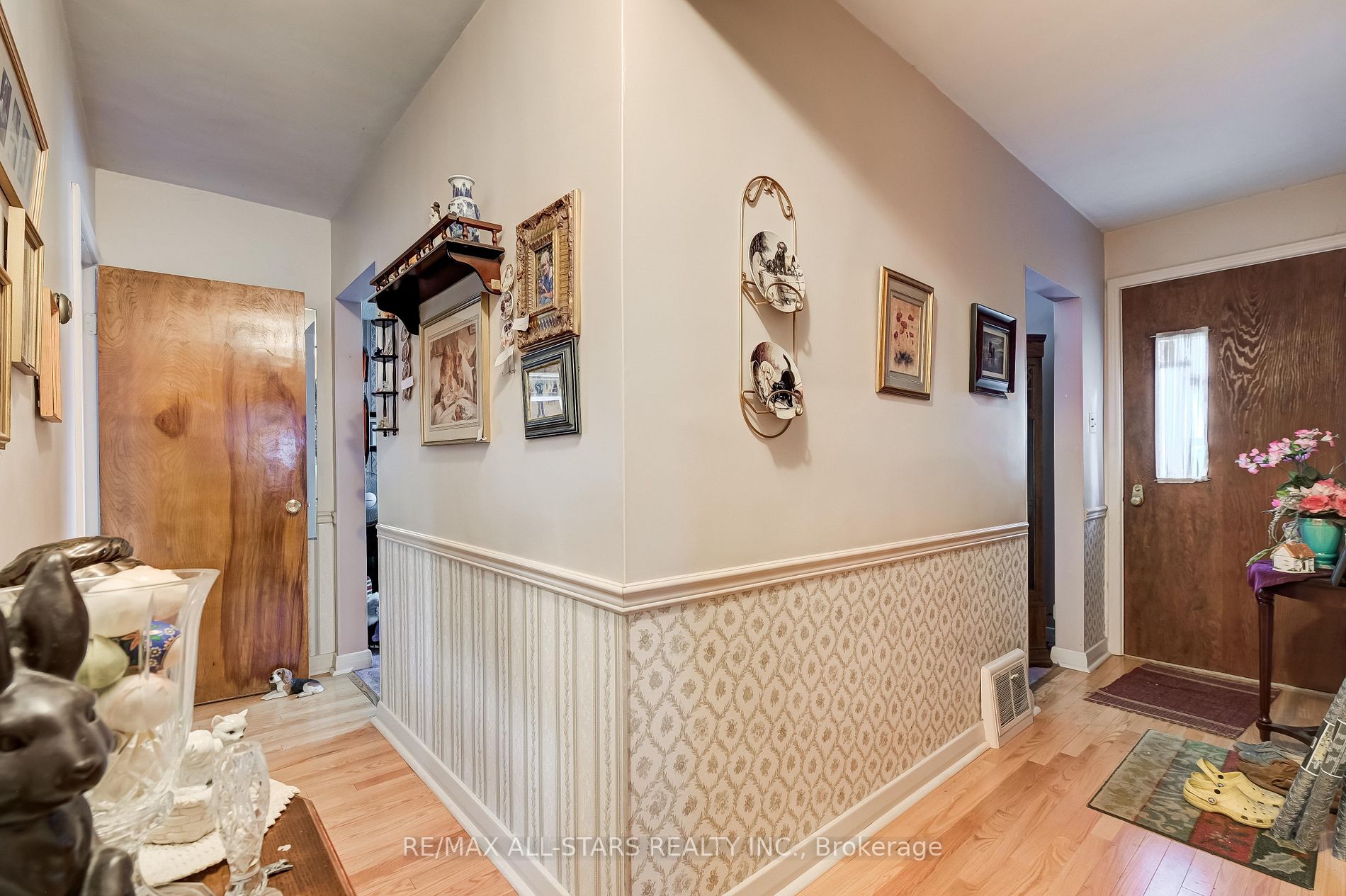 41 Adanac Dr