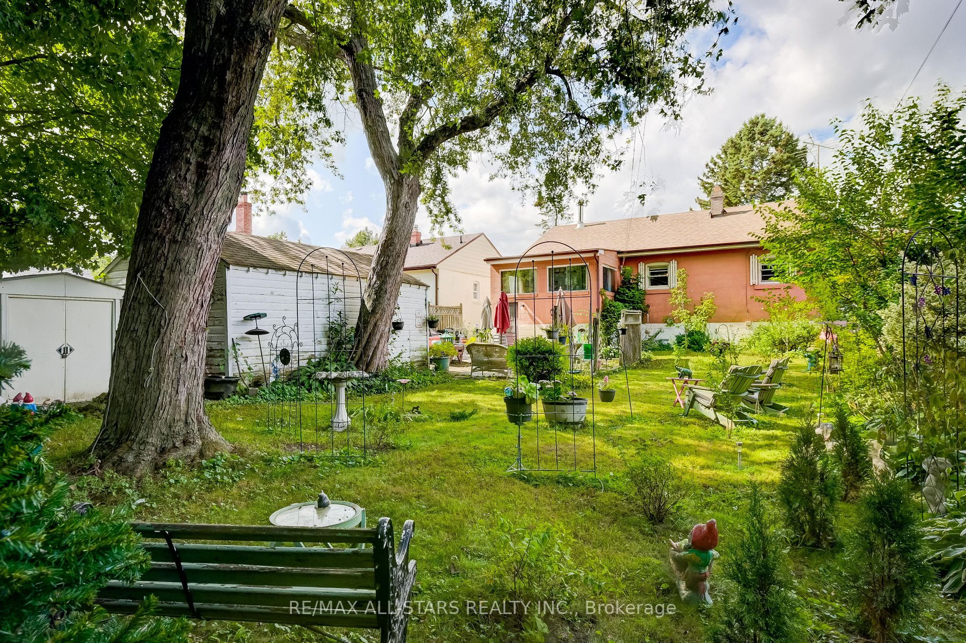 41 Adanac Dr
