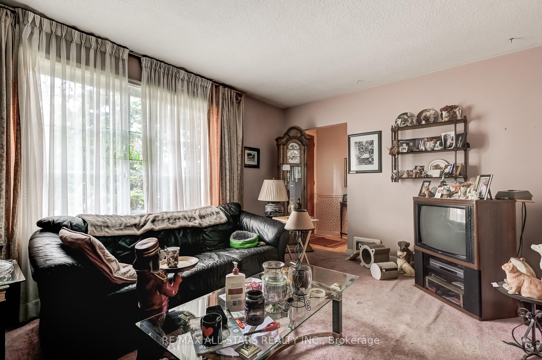 41 Adanac Dr