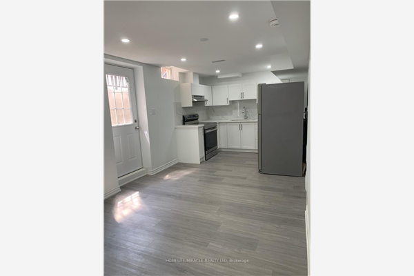 72 Tom Edwards Dr, Whitby