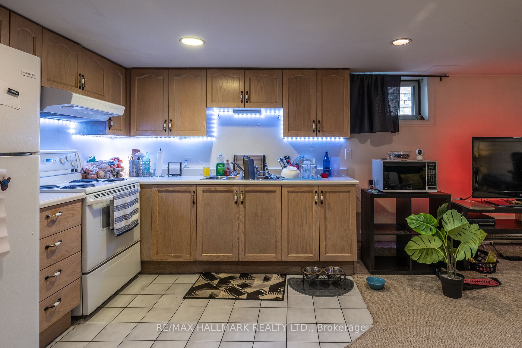 78 Glen Manor Dr