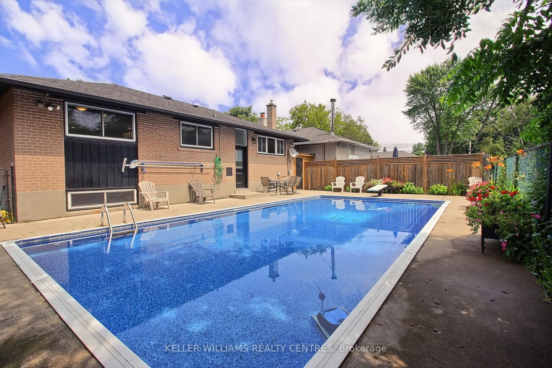 44 Woodgarden Crescent
