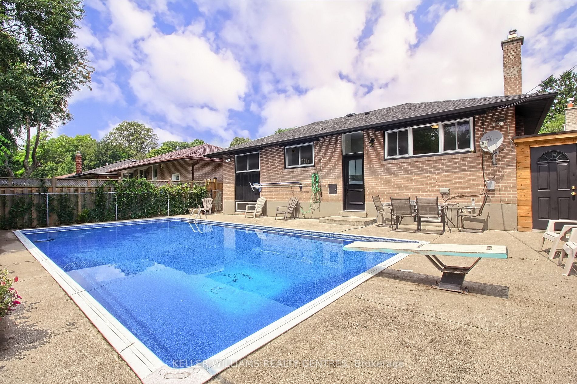 44 Woodgarden Crescent