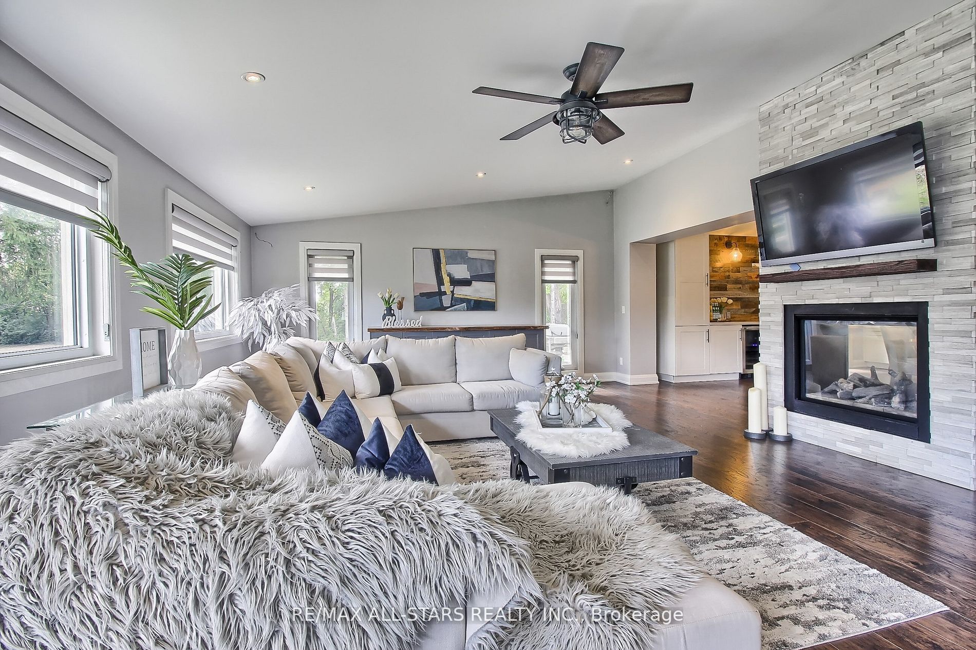 215 Uxbridge Pickering Line