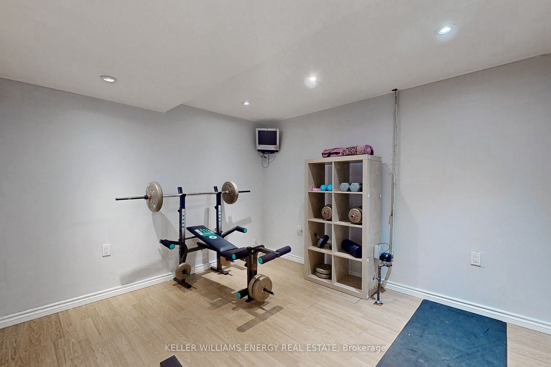 17 Bradbury Cres