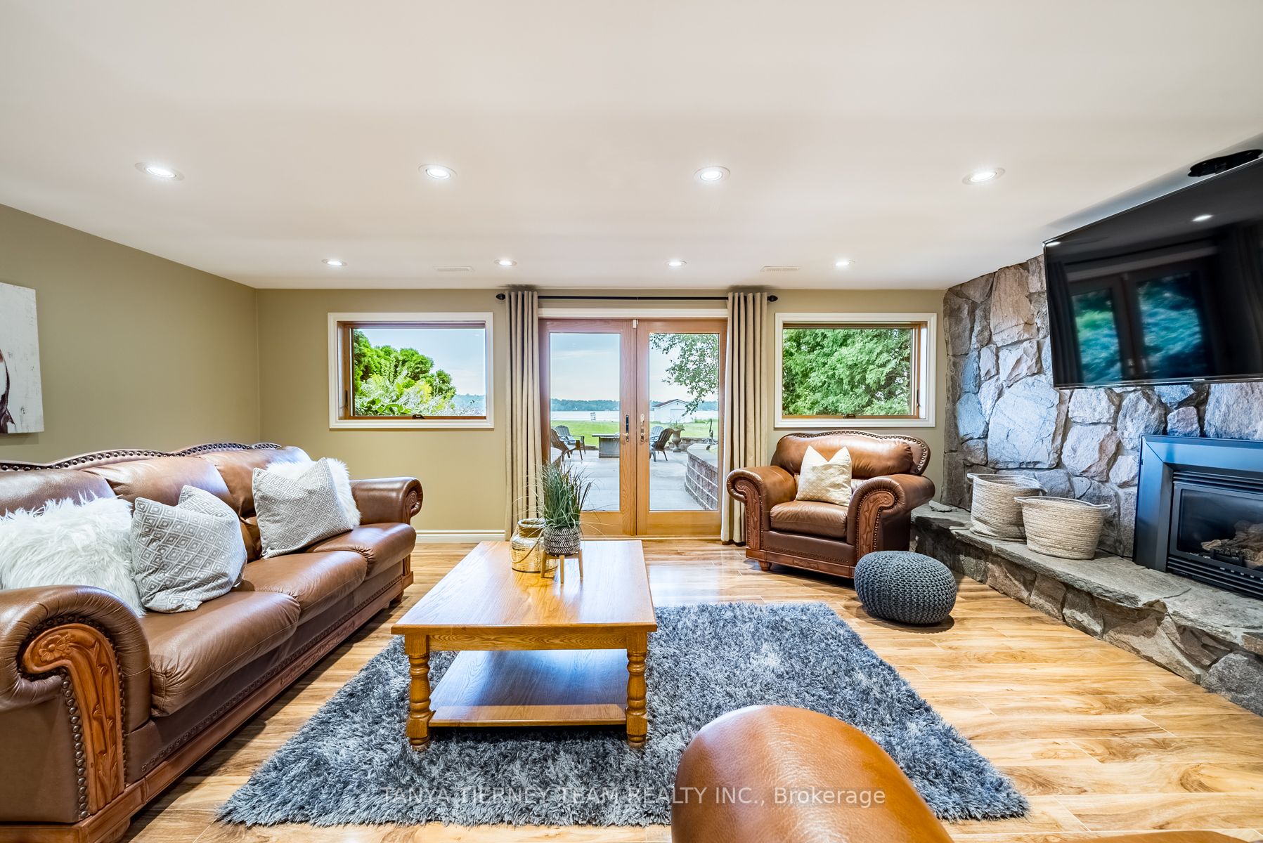 228 Summit Dr