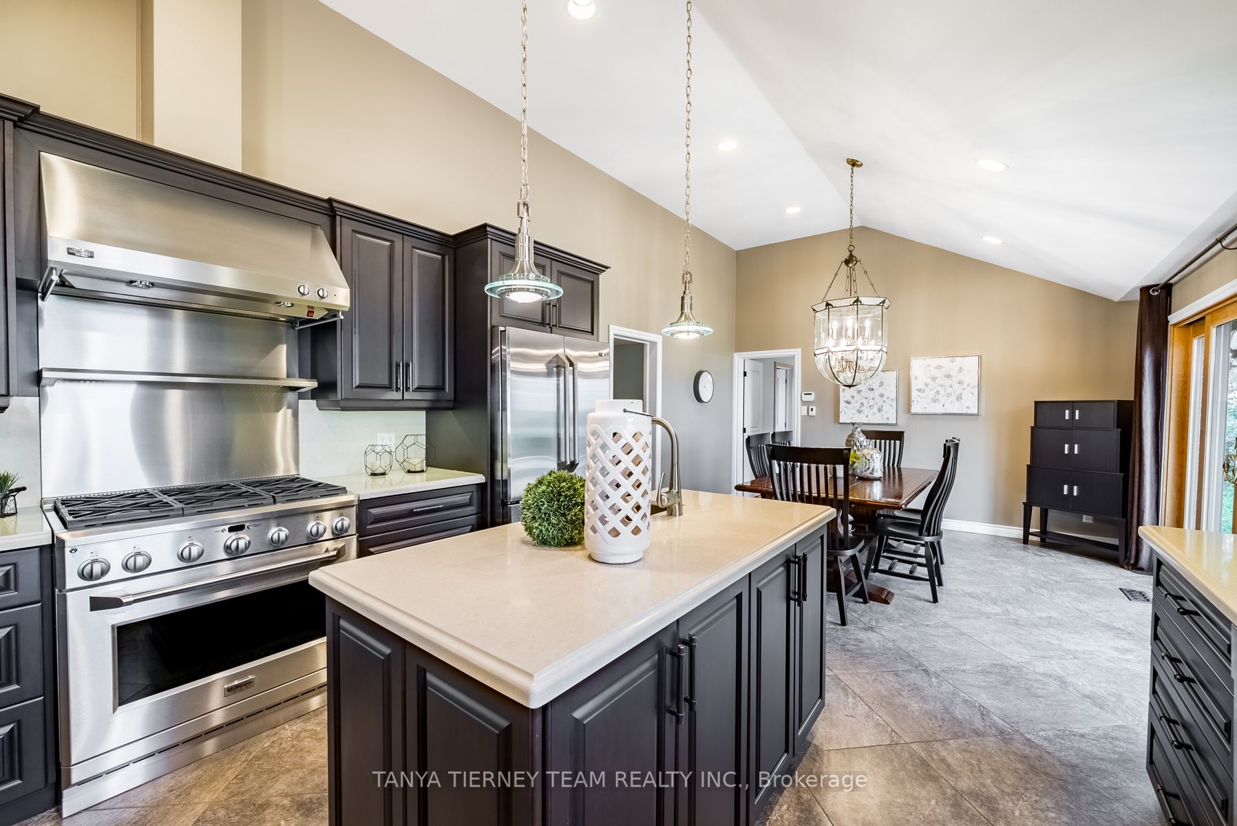 228 Summit Dr