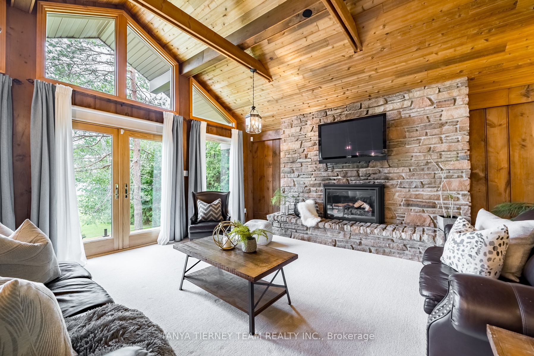228 Summit Dr